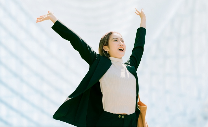 <img src=”business.png” alt=”ビジネス”>